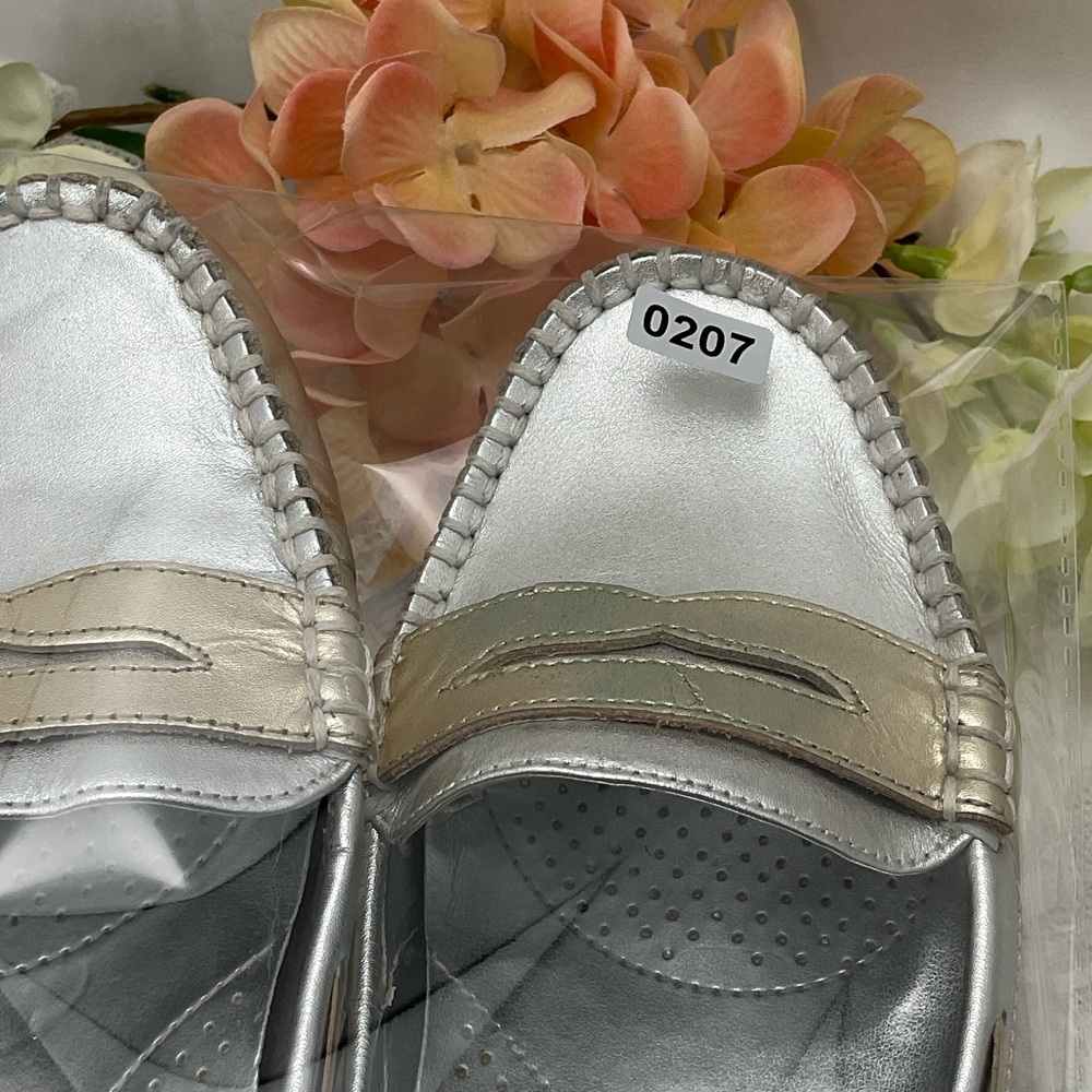 White Mountain‎ Women's Silver and Gold Penny Loafers Sz7.5 - Picture 8 of 8